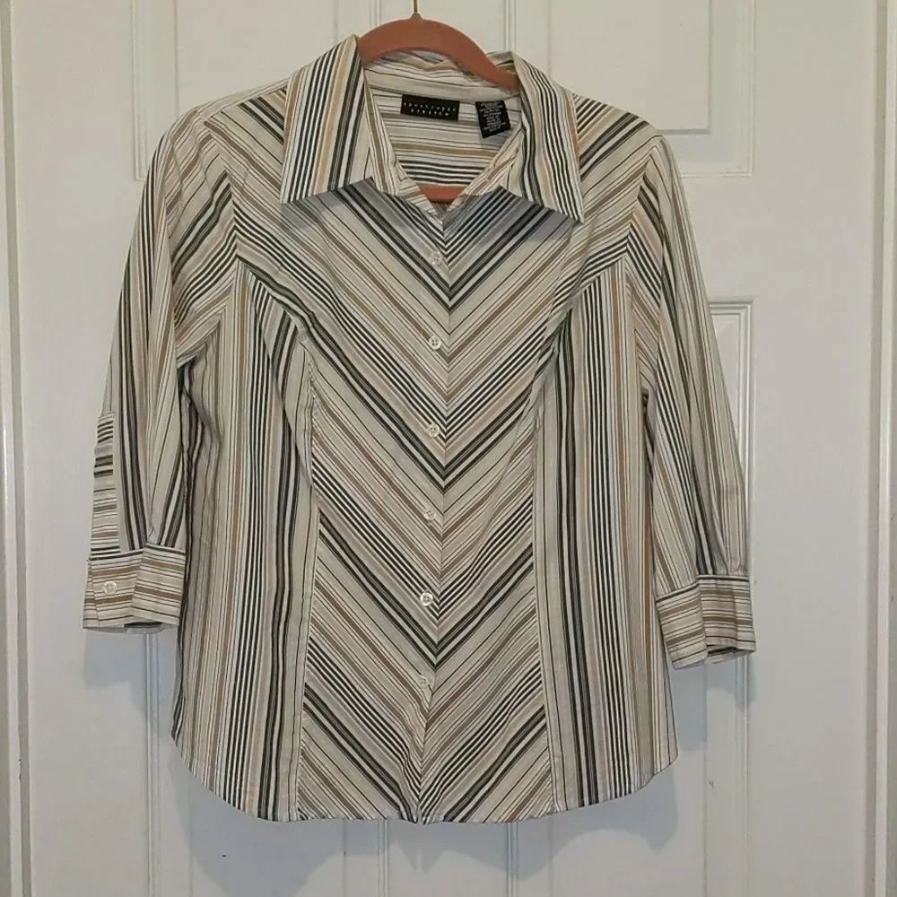 Apostropheย stretch buttonโdown topโSz.L
NWOT